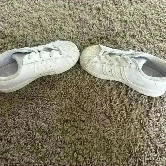 Kids Adidas - Picture 3 of 4